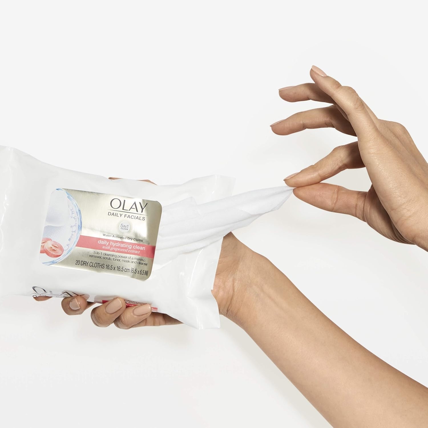 image:imageOlay 4In1 Daily Facial Cloths Normal Skin 33 Count Packaging May Vary1